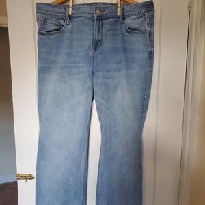 Old Navy Women's 14 Short Kicker Boot-Cut Light Wash jeans